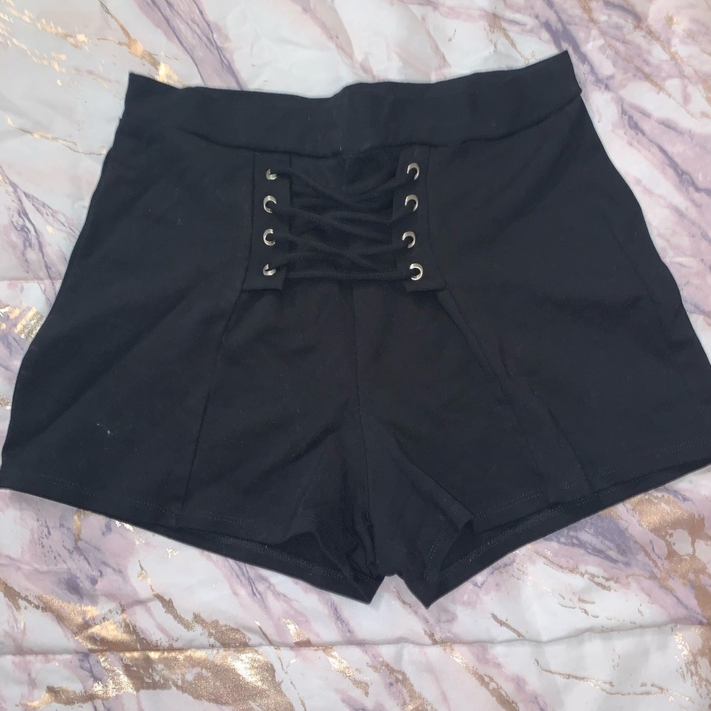 🚫SOLD NWOT lace up shorts